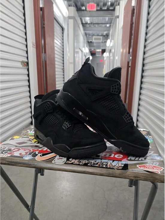 Athletic_Shoes